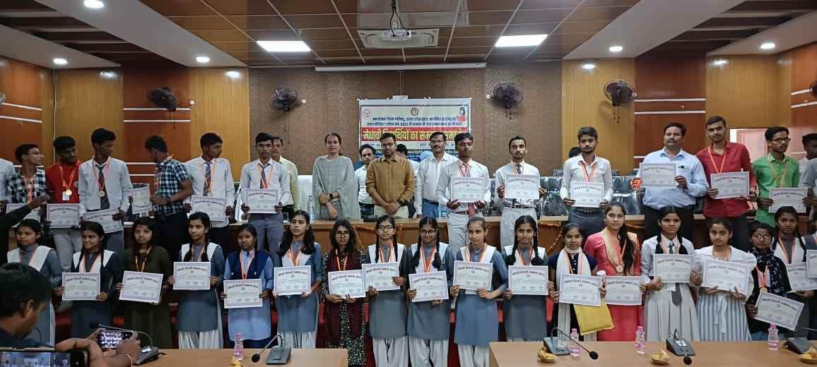 42 students hounered