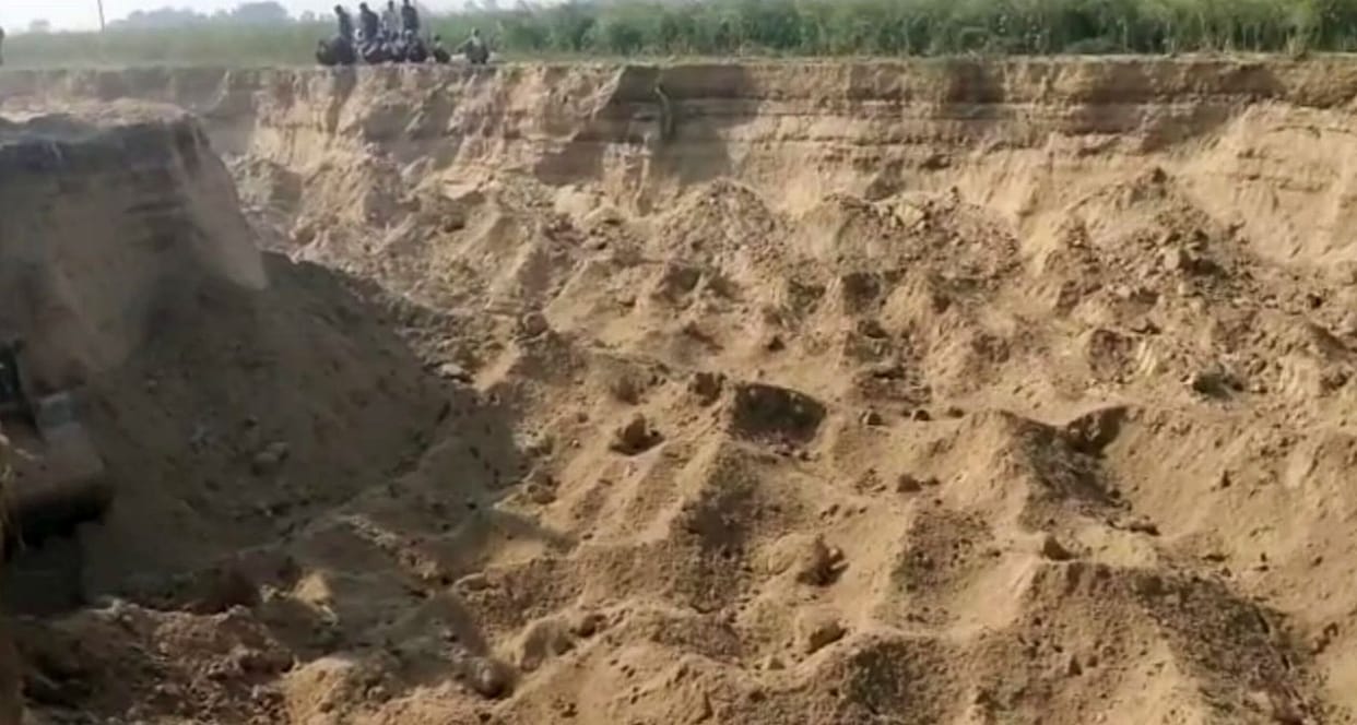 Death wells dug to put soil on Ganga Expressway