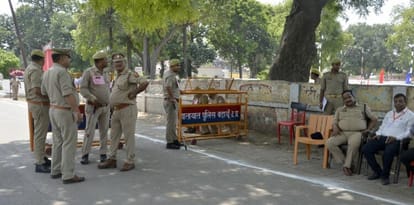 Barricading done on all the routes of civil lines area