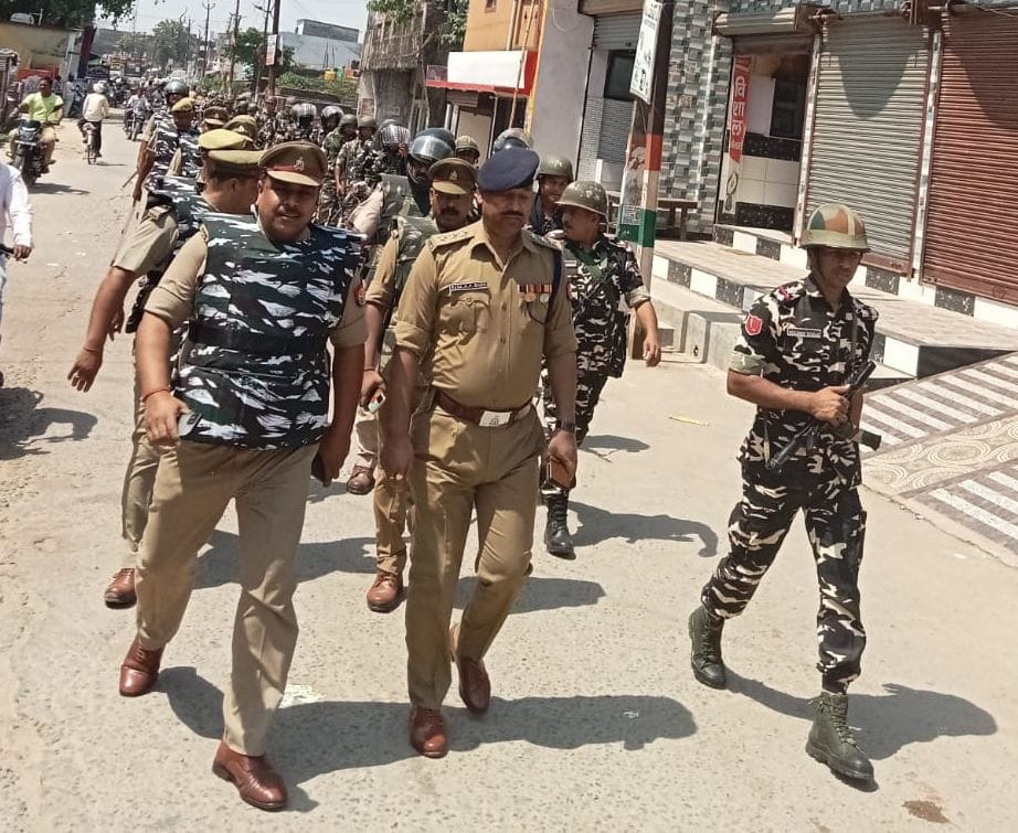 SSB and police personnel did flag march in Dumariyaganj