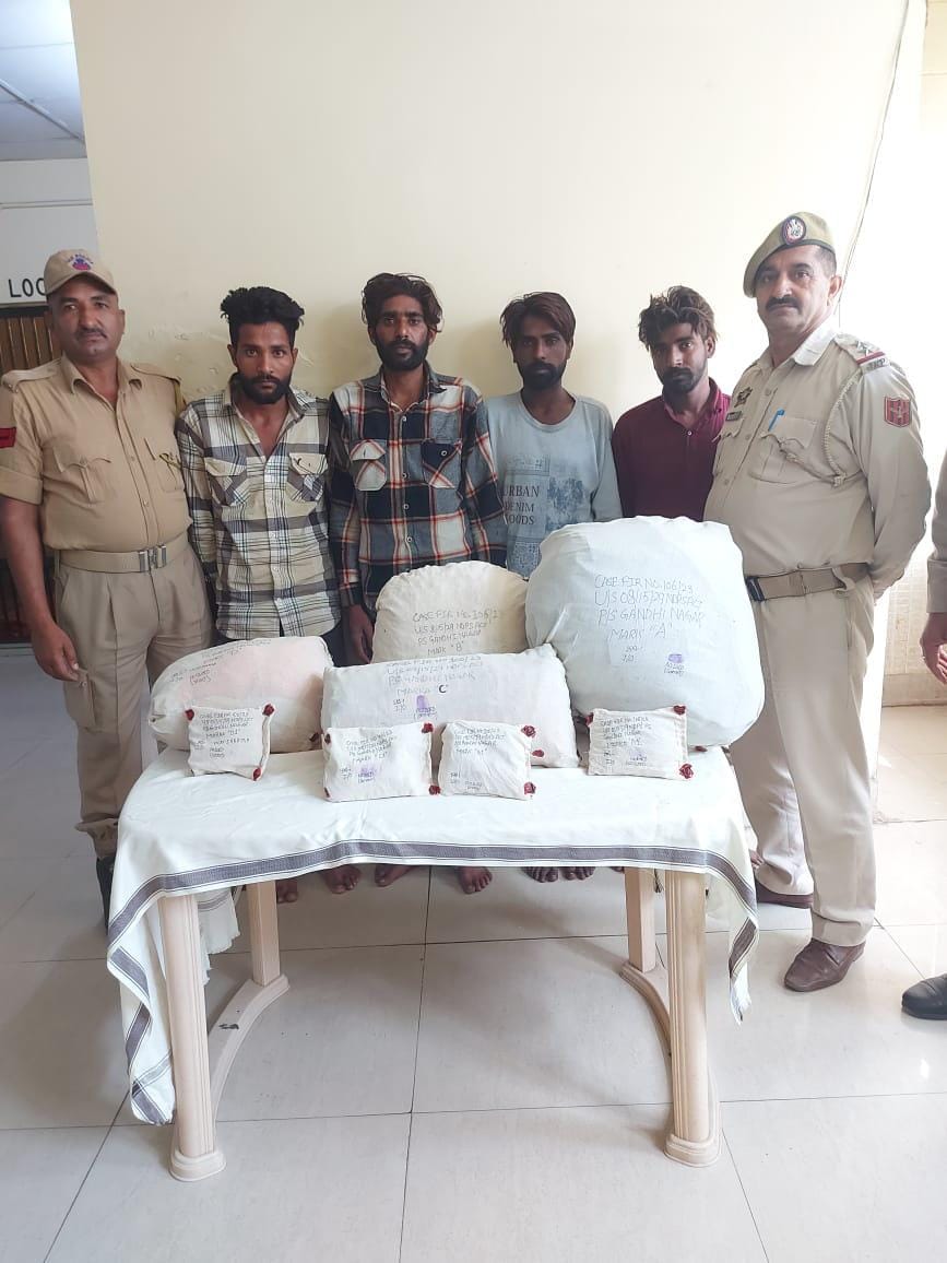 Four smugglers, husk, Kashmir, Punjab