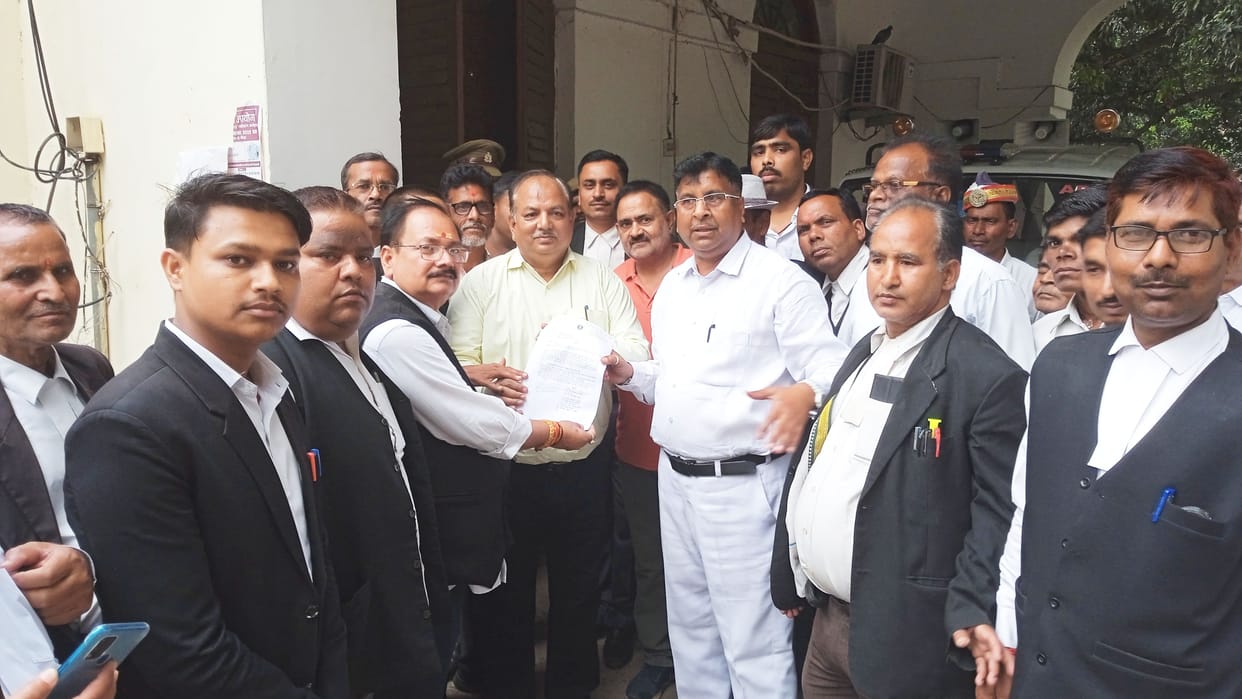 Lawyers came out in support of Brijbhushan