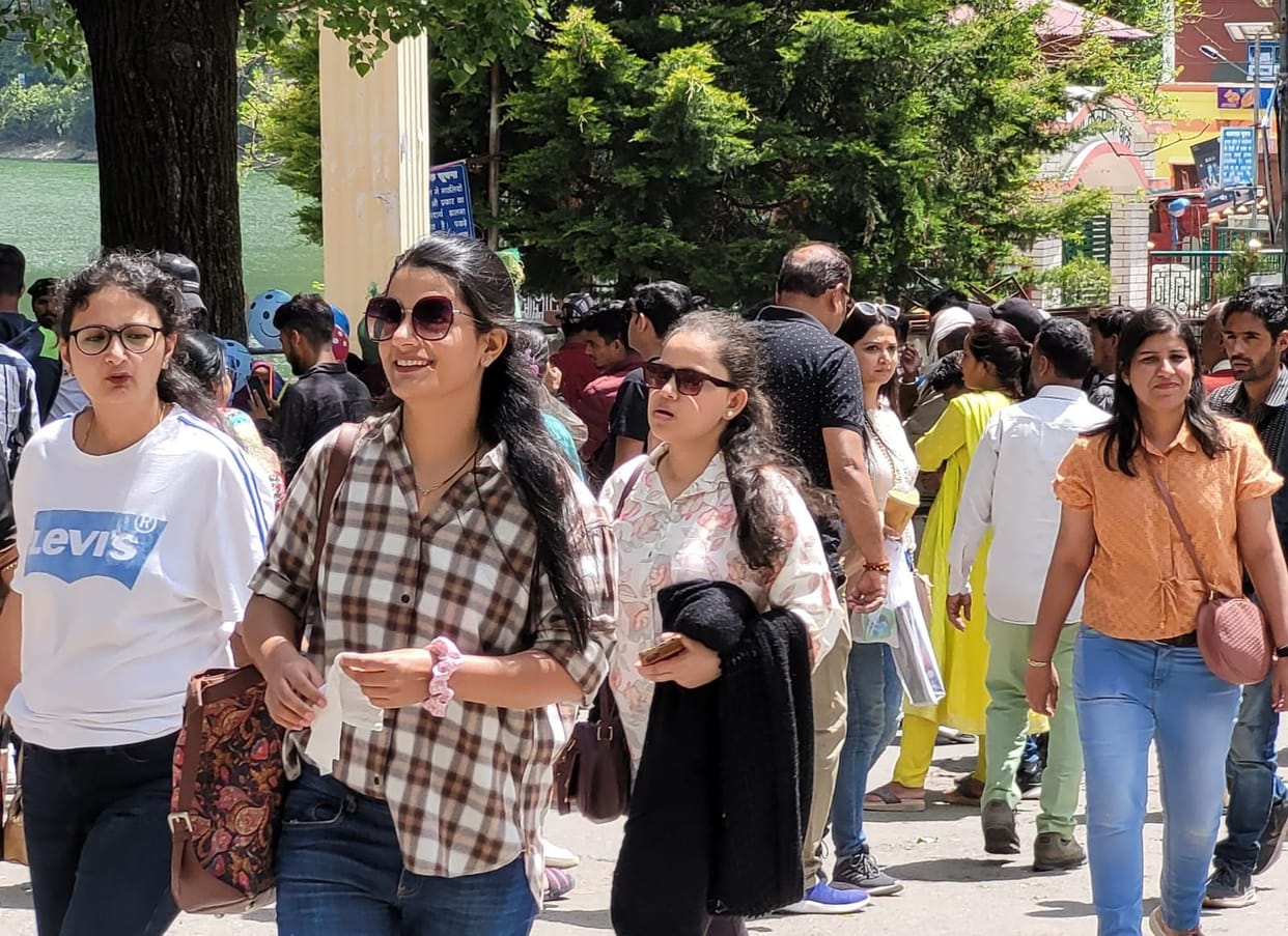 Tourists gathered in Nainital on the occasion of weekend