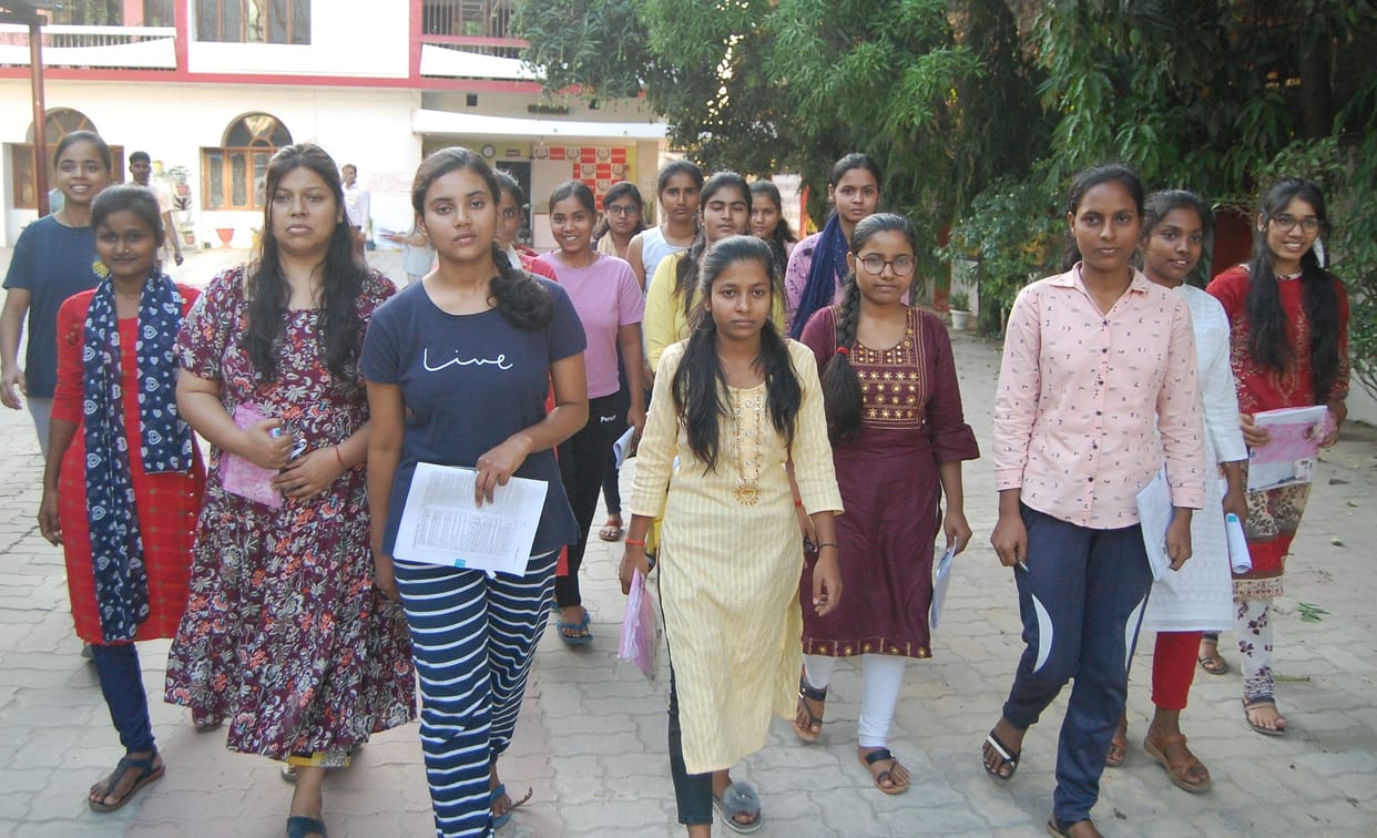 Physics questions took the exam of NEET candidate