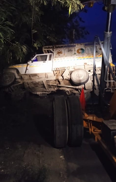 Pickup overturned 13 laborers of Lakhimpur injured