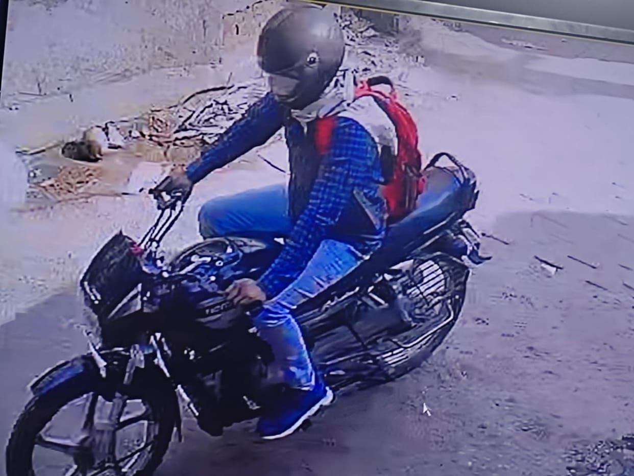 no clue of the accused of robbery in Sarafa Bazar even after 11 days