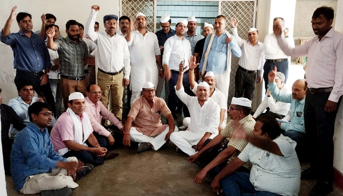Even after accepting notice for not protesting overnight teachers got angry
