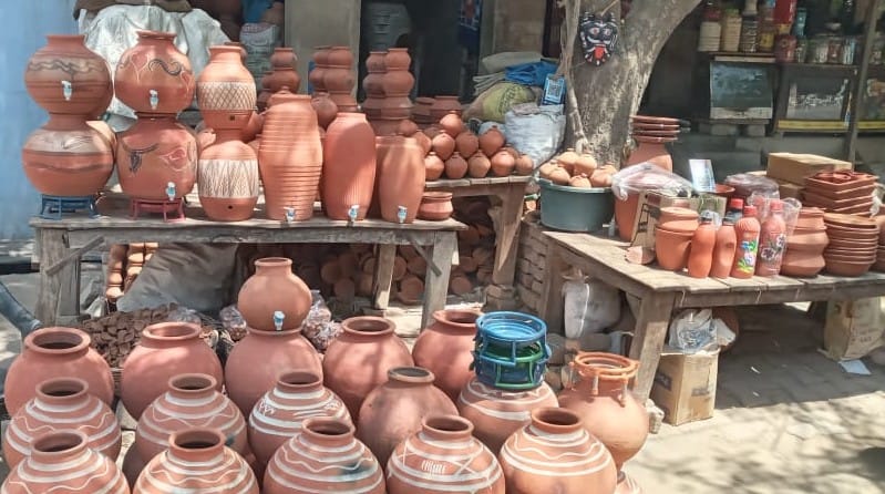 Not only matka, the market decorated with clay bottle and water cooler