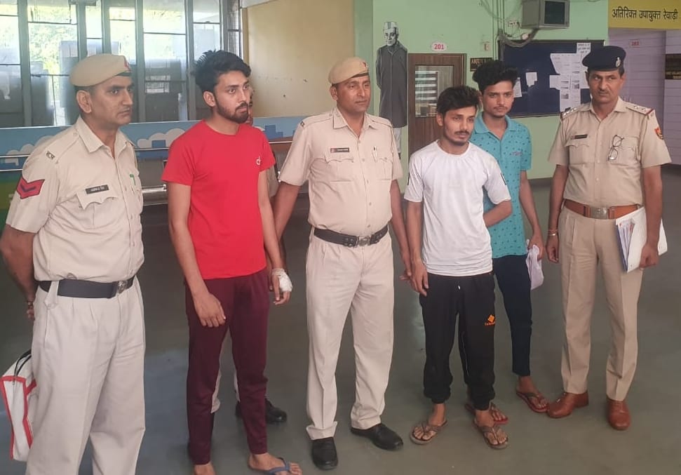 three accused arrested for snatching mobile phone from company employee