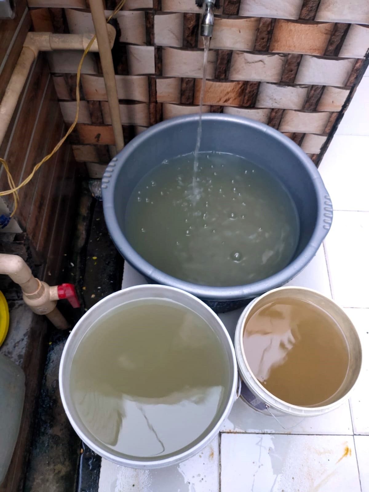 Supply of dirty water in more than eight colonies in old city