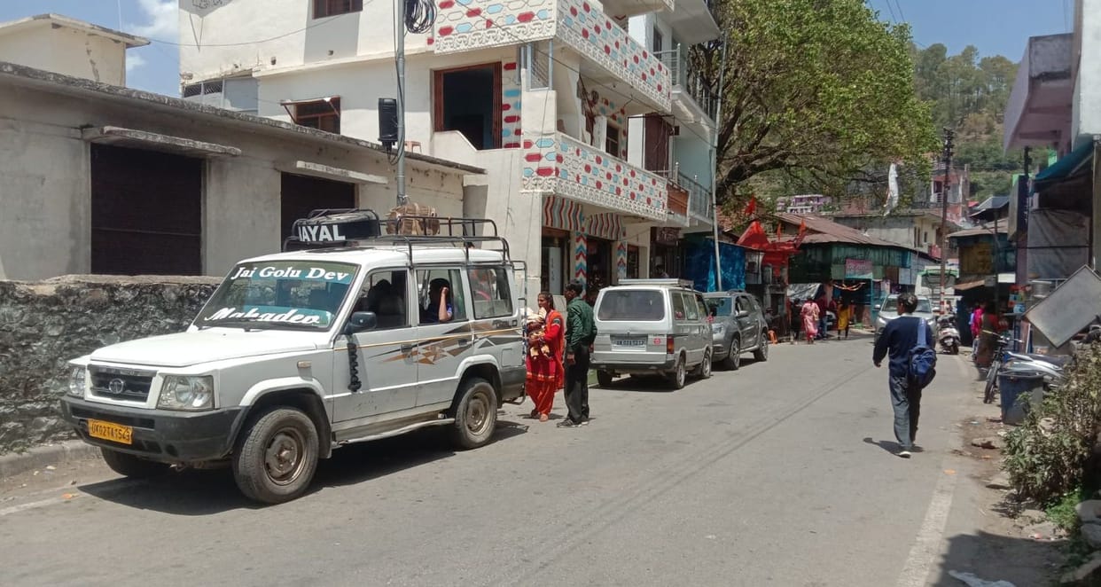 Compulsion to park vehicles on the roadside due to lack of parking