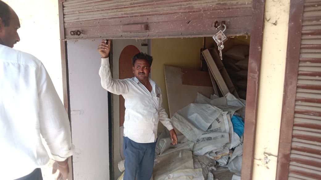 In Daungda Ahir, the shopkeeper got grain more than the stock, a fine of Rs 4873