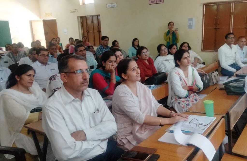 35 thousand students will get homework of three subjects on tablet