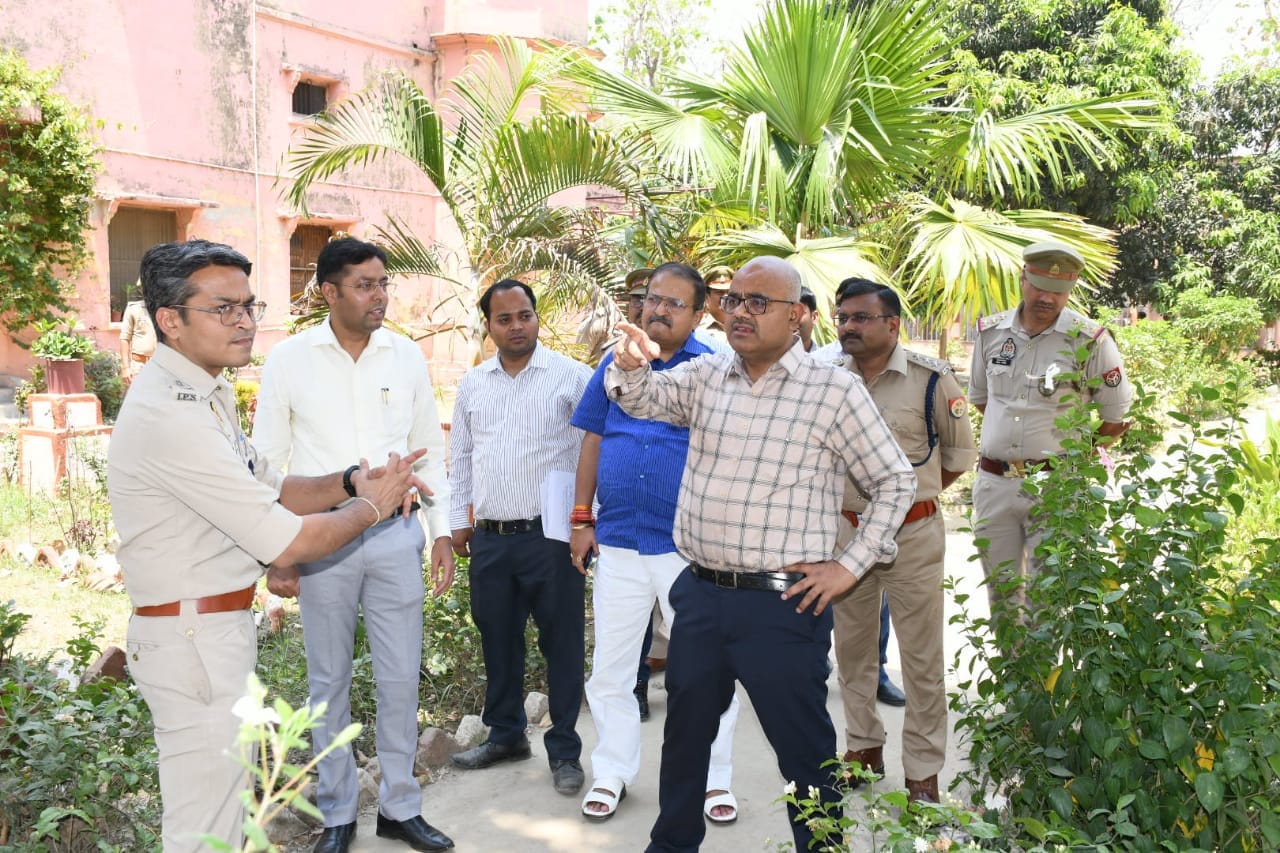 inspection in vote counting place