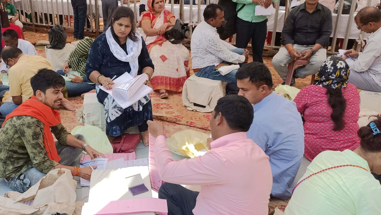 Polling parties at booths, fate of 1105 candidates will be decided