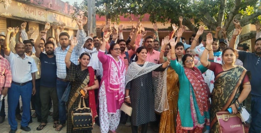 Angry reserve personnel protested for not getting honorarium