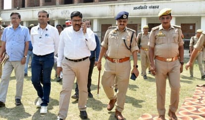 Budaun News: अधिकारियों के अलावा कोई नहीं जा सकेगा स्ट्रांग रूम के करीब No one except the officers will be able to go near the strong room