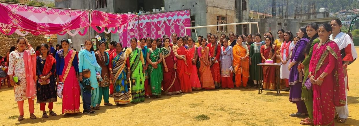 Students presented colorful programs in honor of mothers