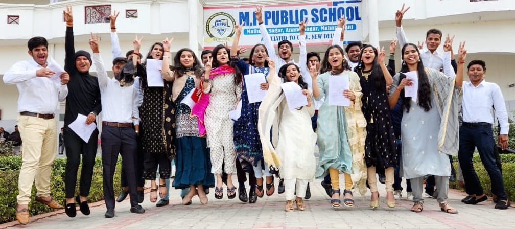 99 percent students hoisted the flag in 10th