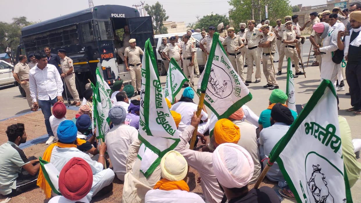 Warning of protest: Sarpanchs were kept under house arrest throughout the day, farmers were also picked up