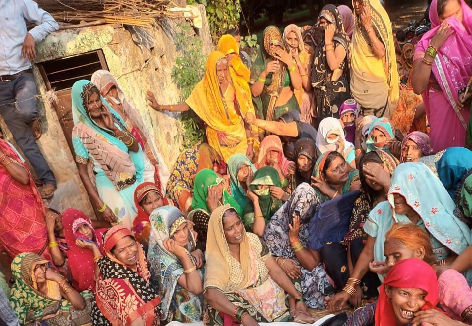 There was chaos as soon as the dead bodies of the couple including their son reached Nagla Ghasi.