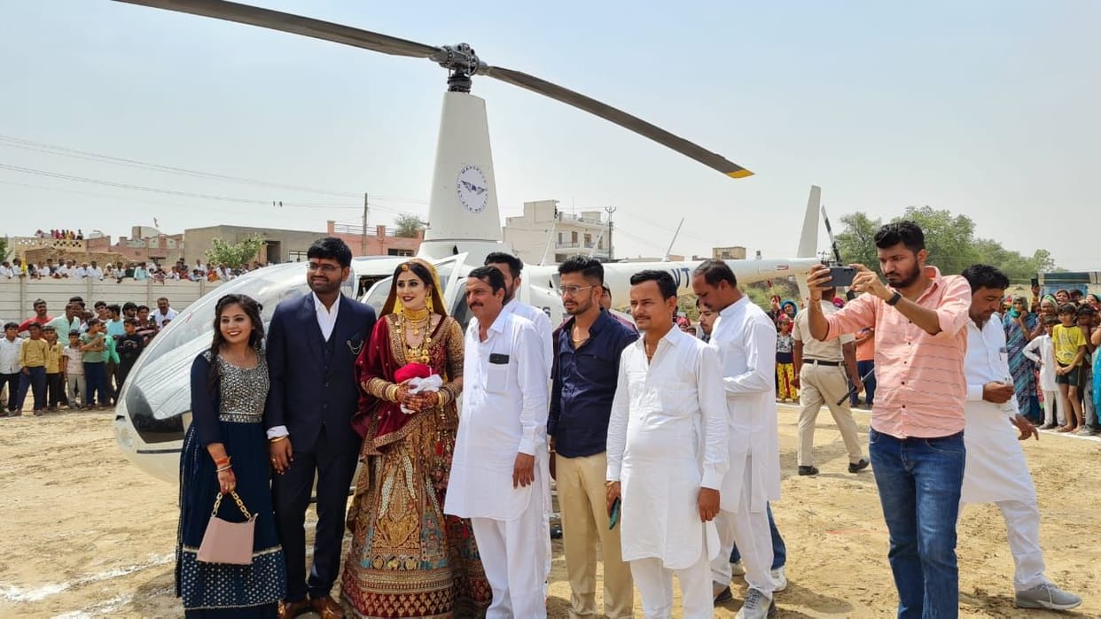 The groom reached the village Bakrianwali to pick up the bride by helicopter