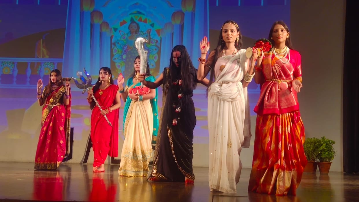 Youth dance on Punjabi singer Akhil's song Main Jadon Tere Khwaban Wale Raah Turiya