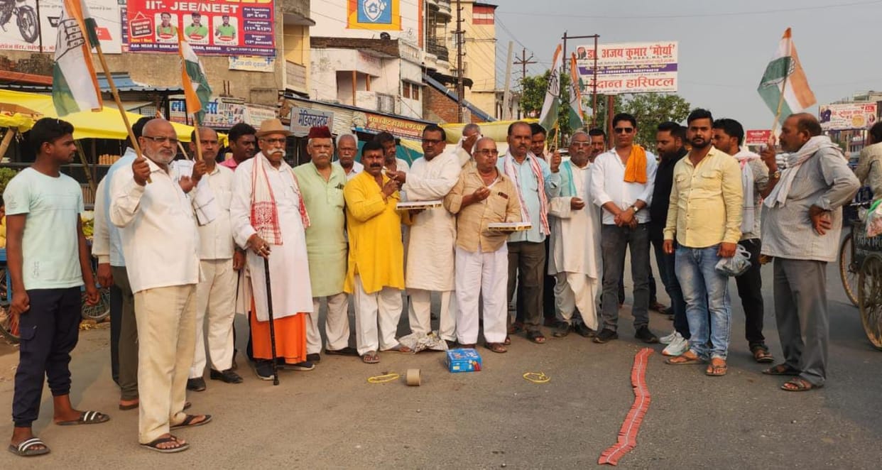 SPs expressed happiness by bursting firecrackers and applying Abir Gulal