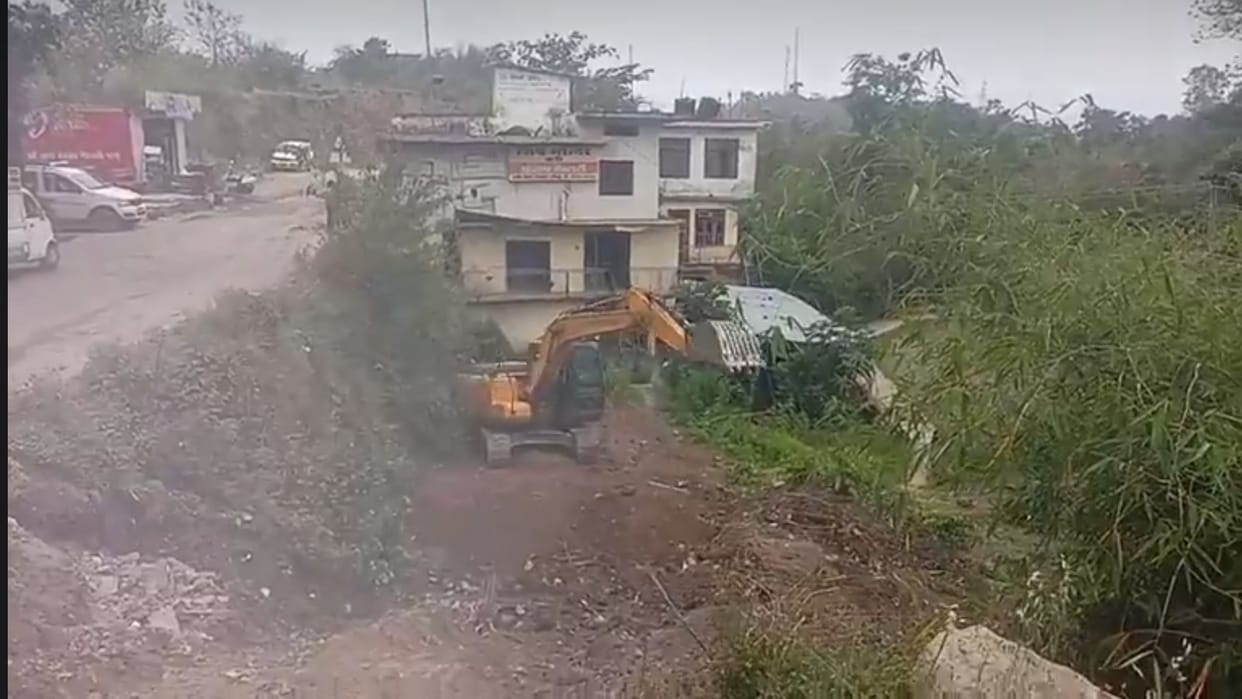 Dispute between the construction company and the villagers in the Bari temple on National Highway number three