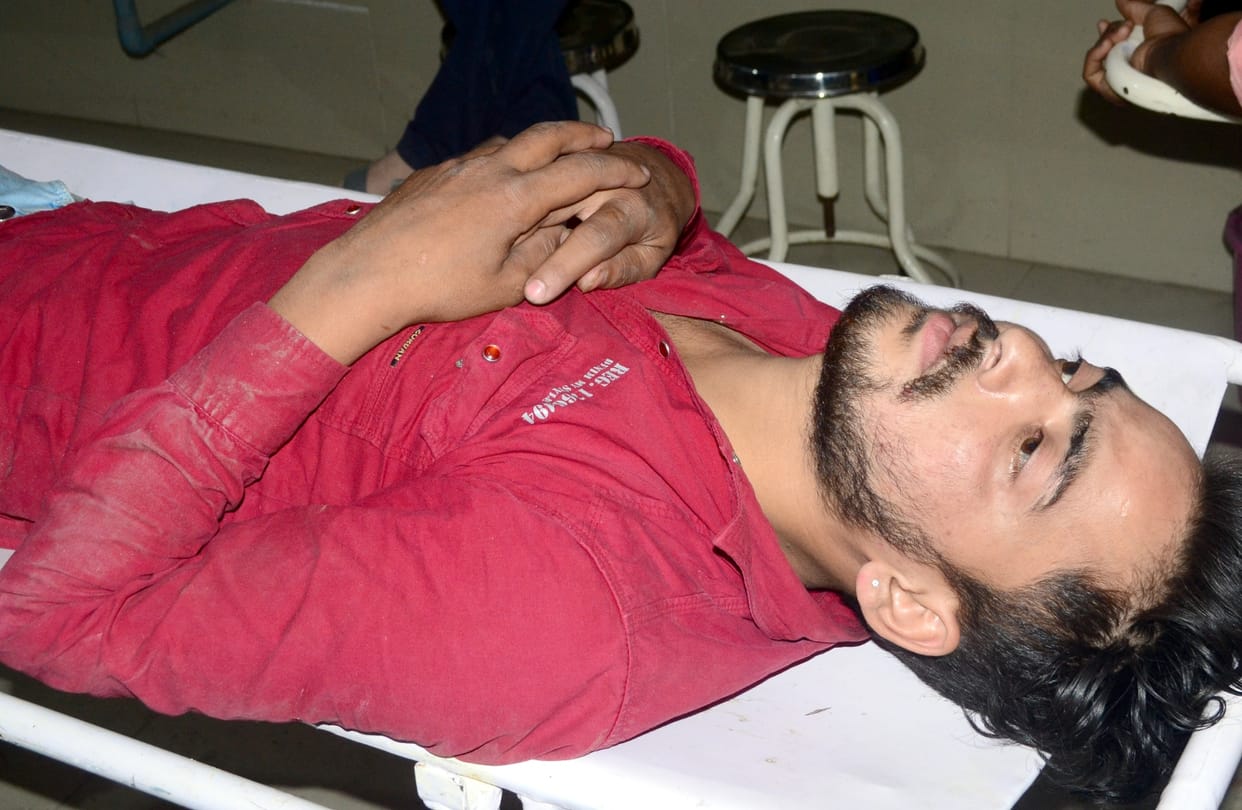 A constable along with two miscreants were injured after being shot in a police encounter