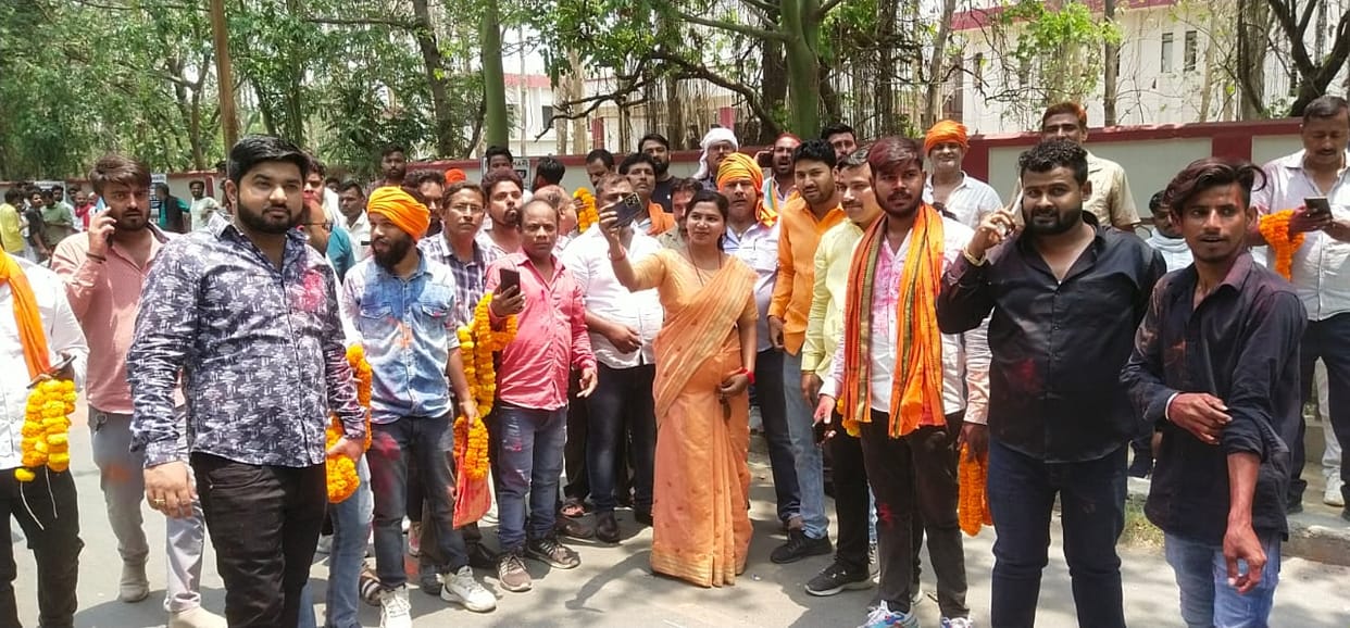 On the celebration of victory, people gave their best wishes on social media as well