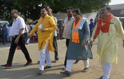 Close ones kept winning only in assurances, BJP lost to its own people