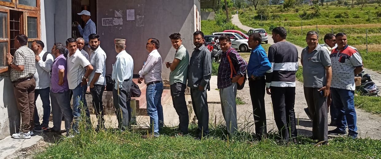 Queue for seeds in agricultural sales centers