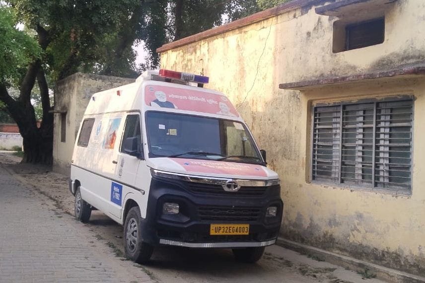 Mobile veterinary unit reached immediately on call