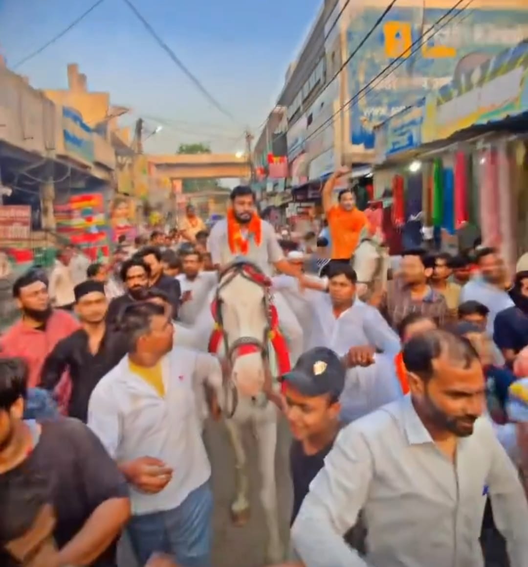 Councilor's husband took out a victory procession sitting on a horse, case registered