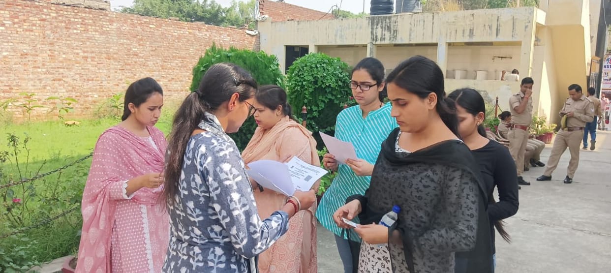 More than three thousand candidates left the UPPSC exam