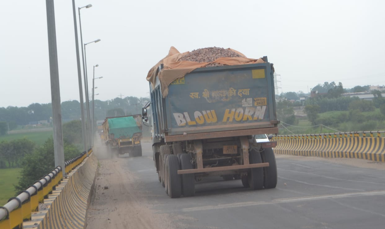 Action taken on 6291 overloaded vehicles in 365 days, fined 22 crores