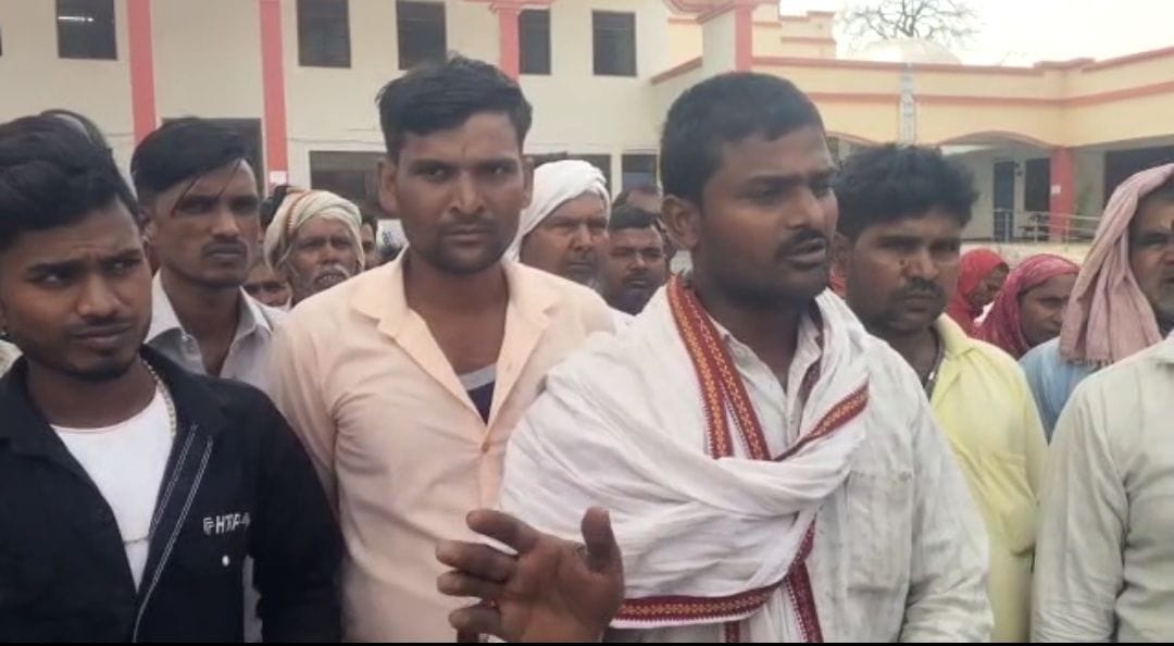 Kotedar lives in Mumbai, Munshi does arbitrariness in distribution