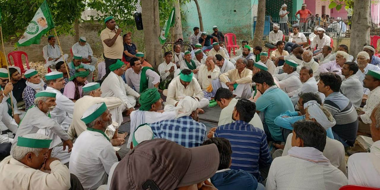 Demonstration of farmers for the arrest of officers of Energy Corporation