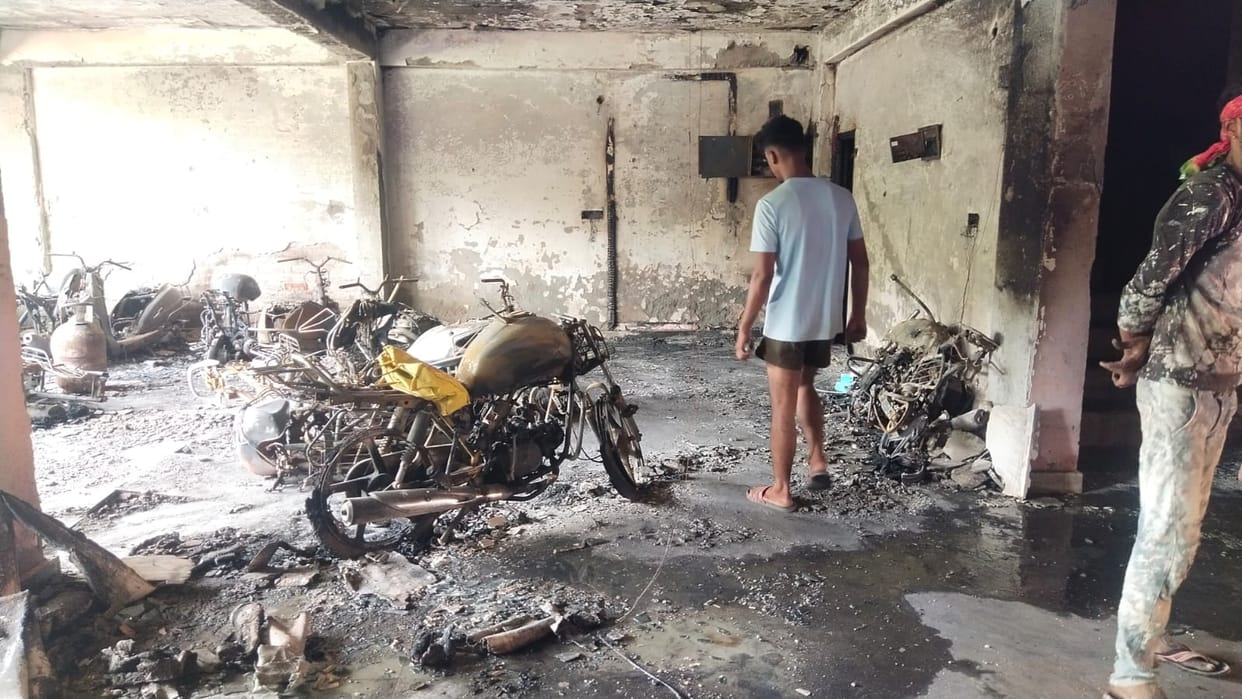 Apartment fire, six families saved their lives by jumping
