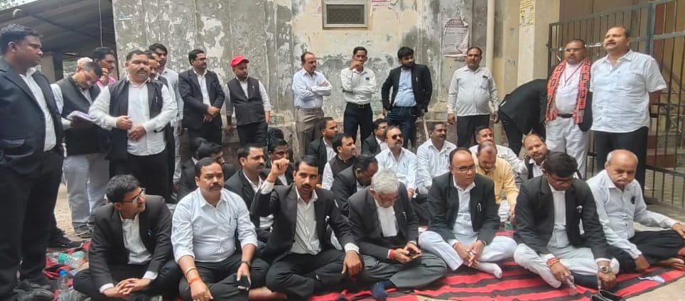 Advocates agitated over indecency with the General Secretary and expressed their indignation by going on strike