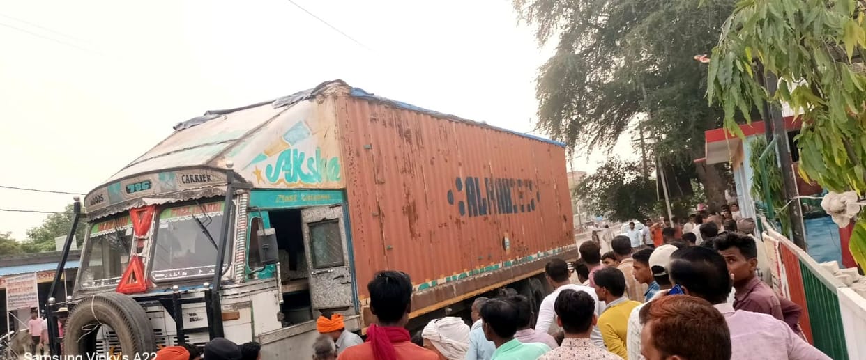 Truck hit by high tension line, driver electrocuted