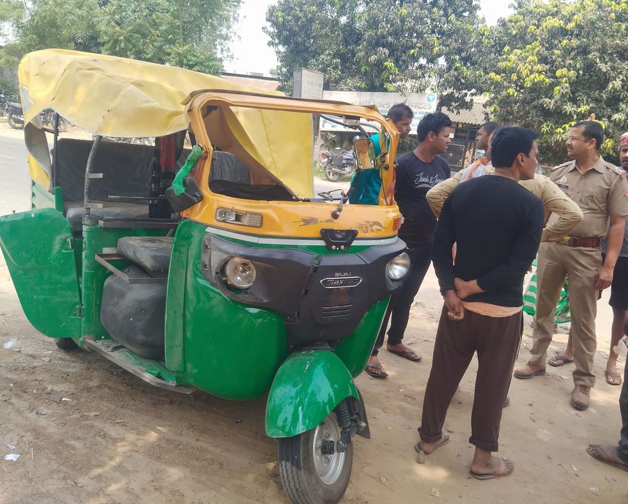 Two autos collided, eight injured, condition of one critical