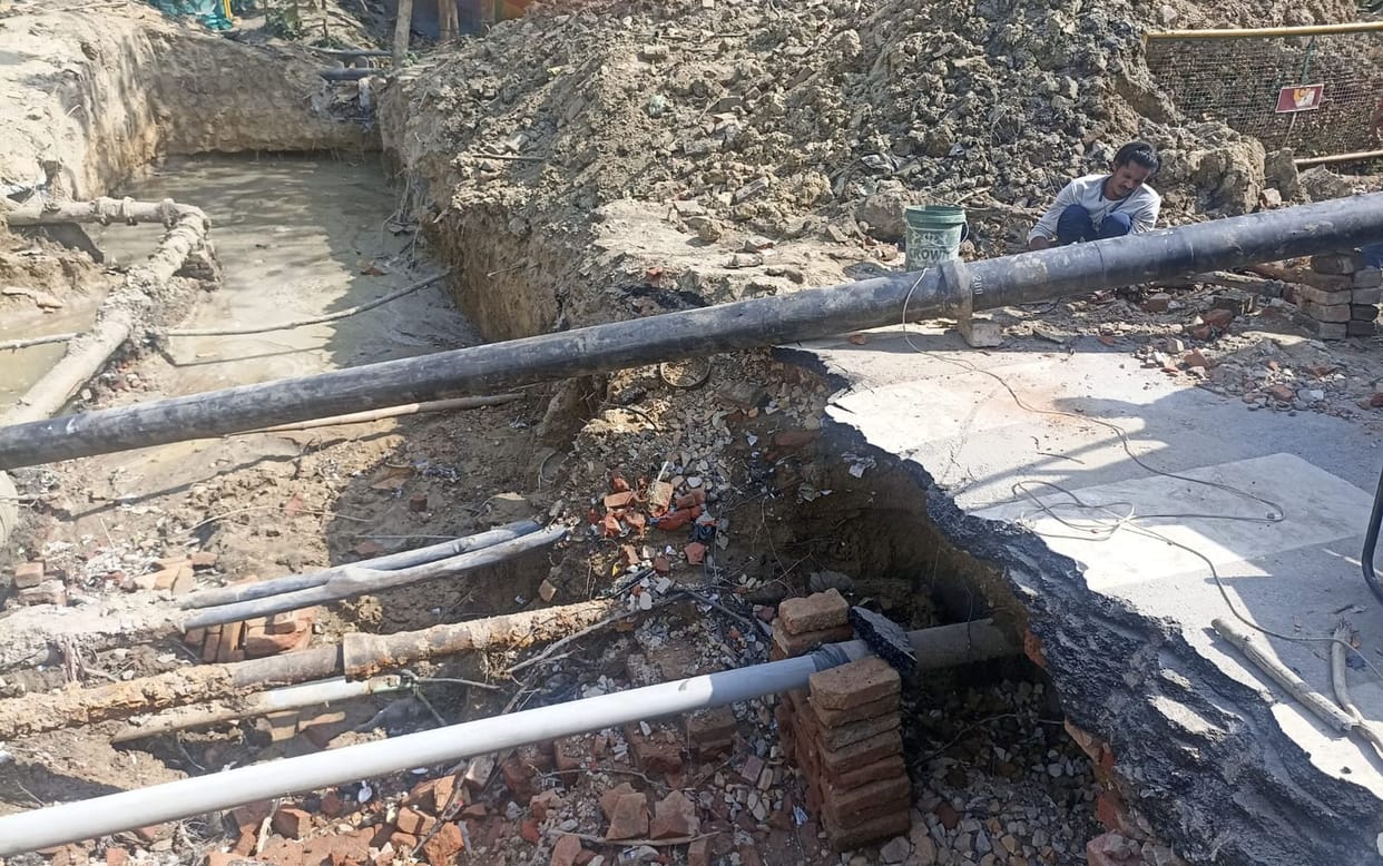 Broken line in Guddi market, people worried for water