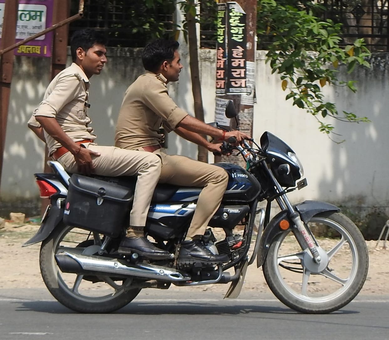 Do not wear helmet, three rides running, there is no fear of death