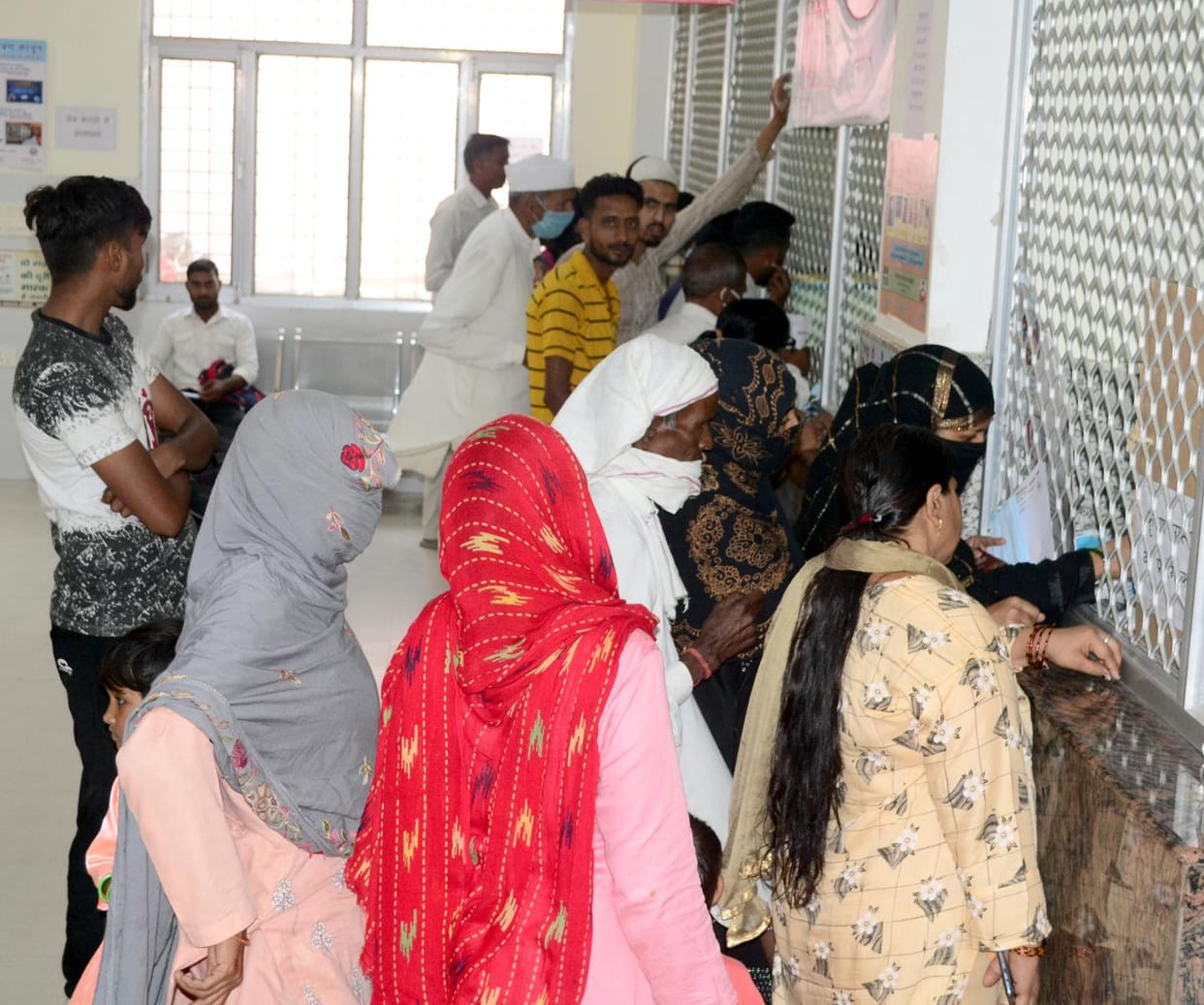Surat-e-Hal: Doctors do not reach district hospital on time