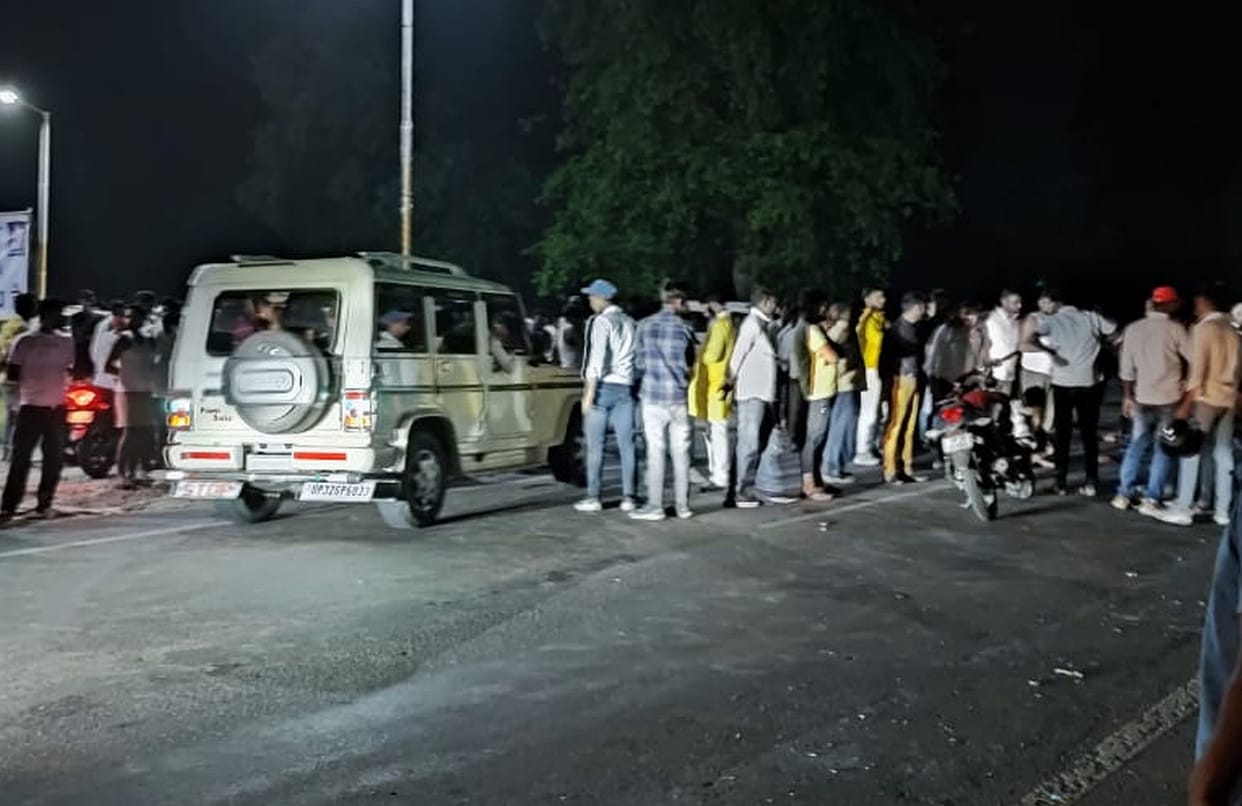 Uncontrollable truck crushed Barati, jammed the highway for two hours