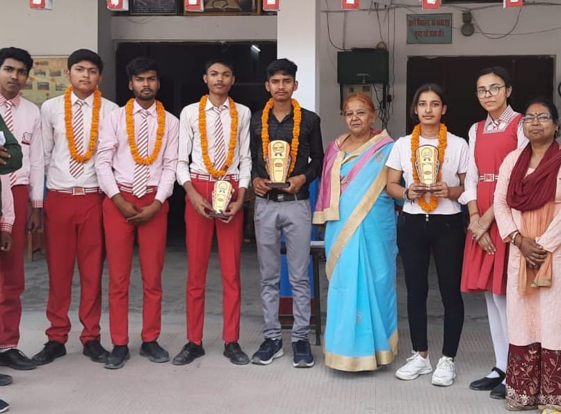 The principal honored the meritorious
