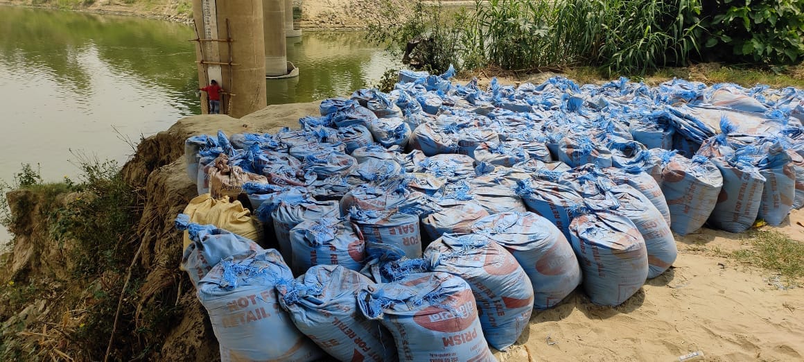Erosion on Pidra bridge stopped by filling soil in sack