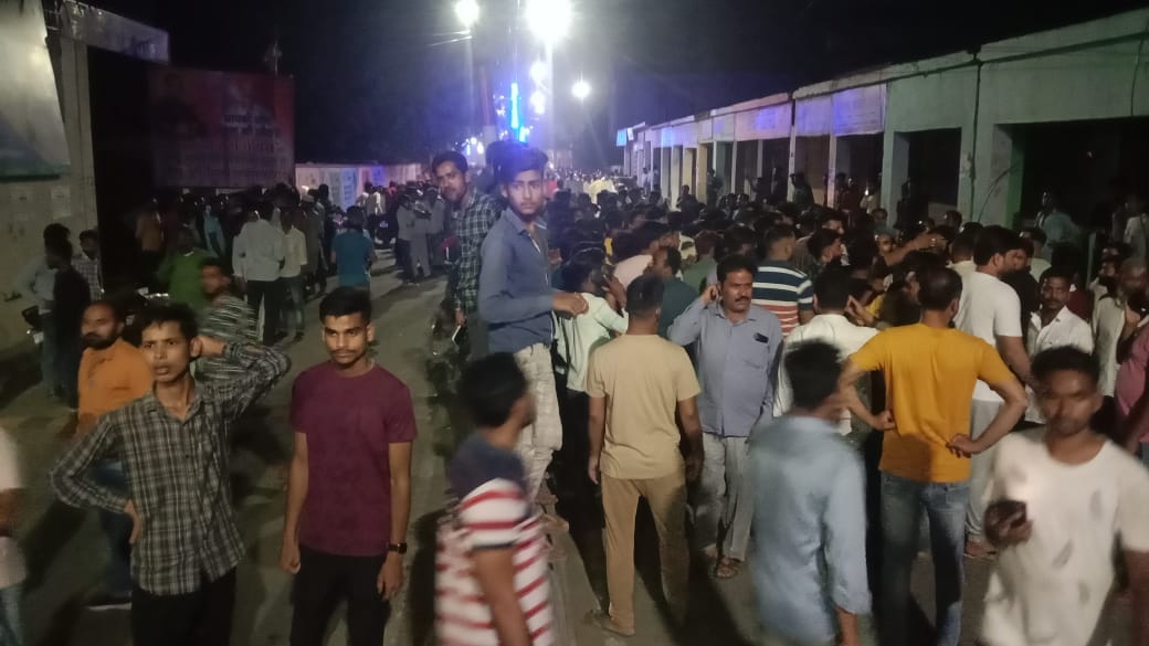Remarks on particular religion created ruckus in Tilhar, police station cordoned off, sloganeering